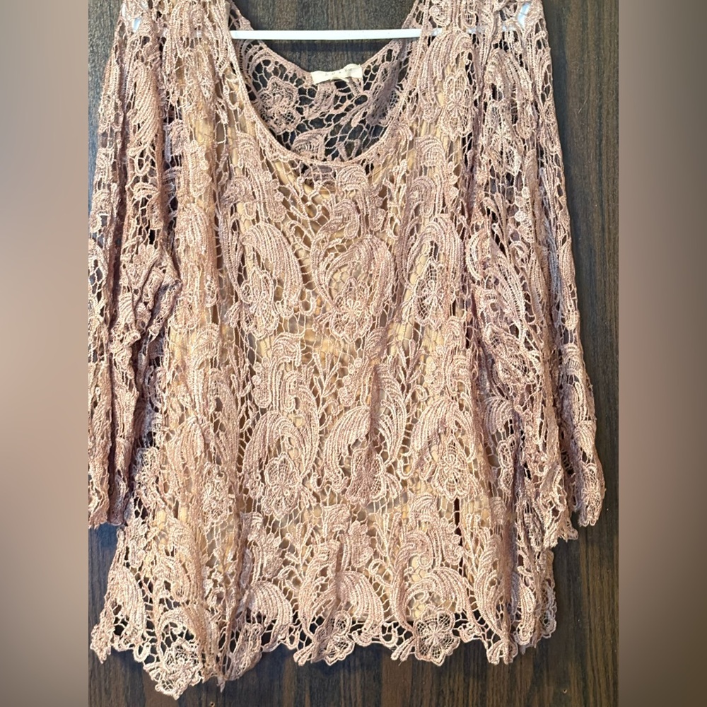 Adiva Lace Blouse in tan